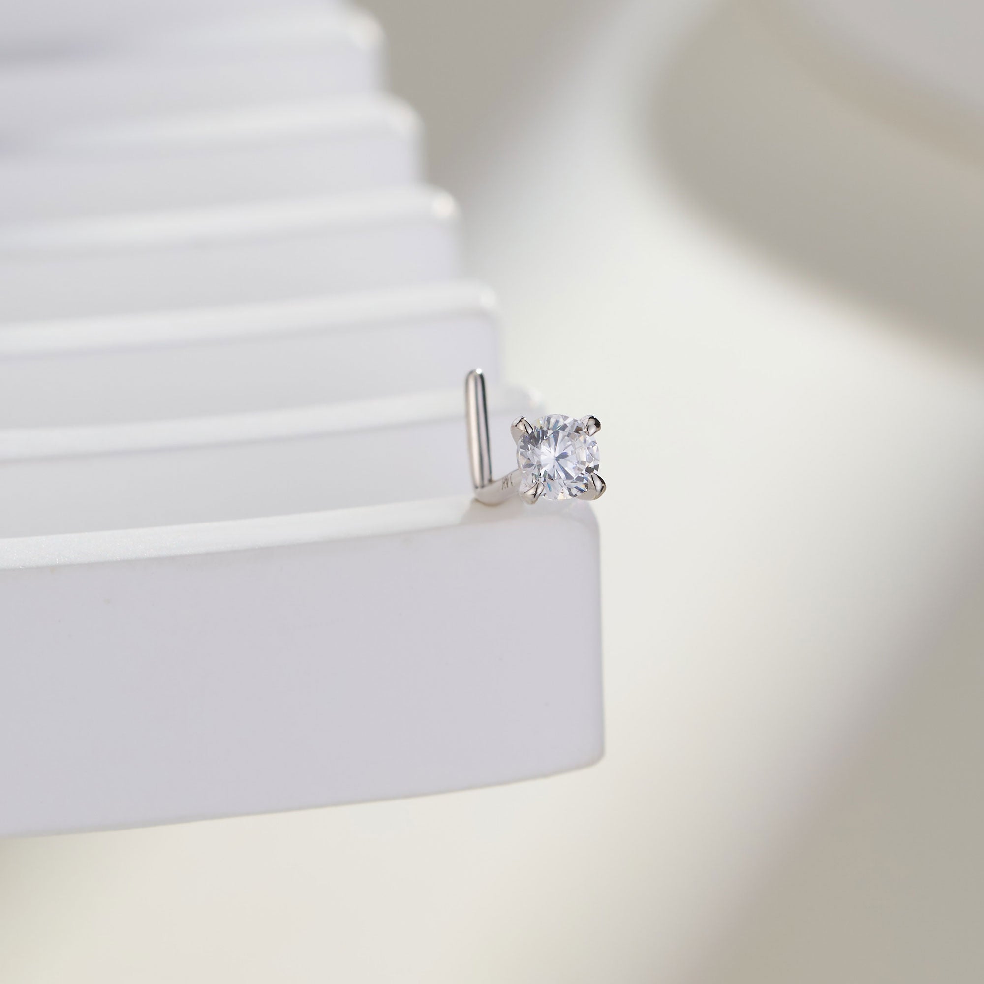 L shaped nose stud