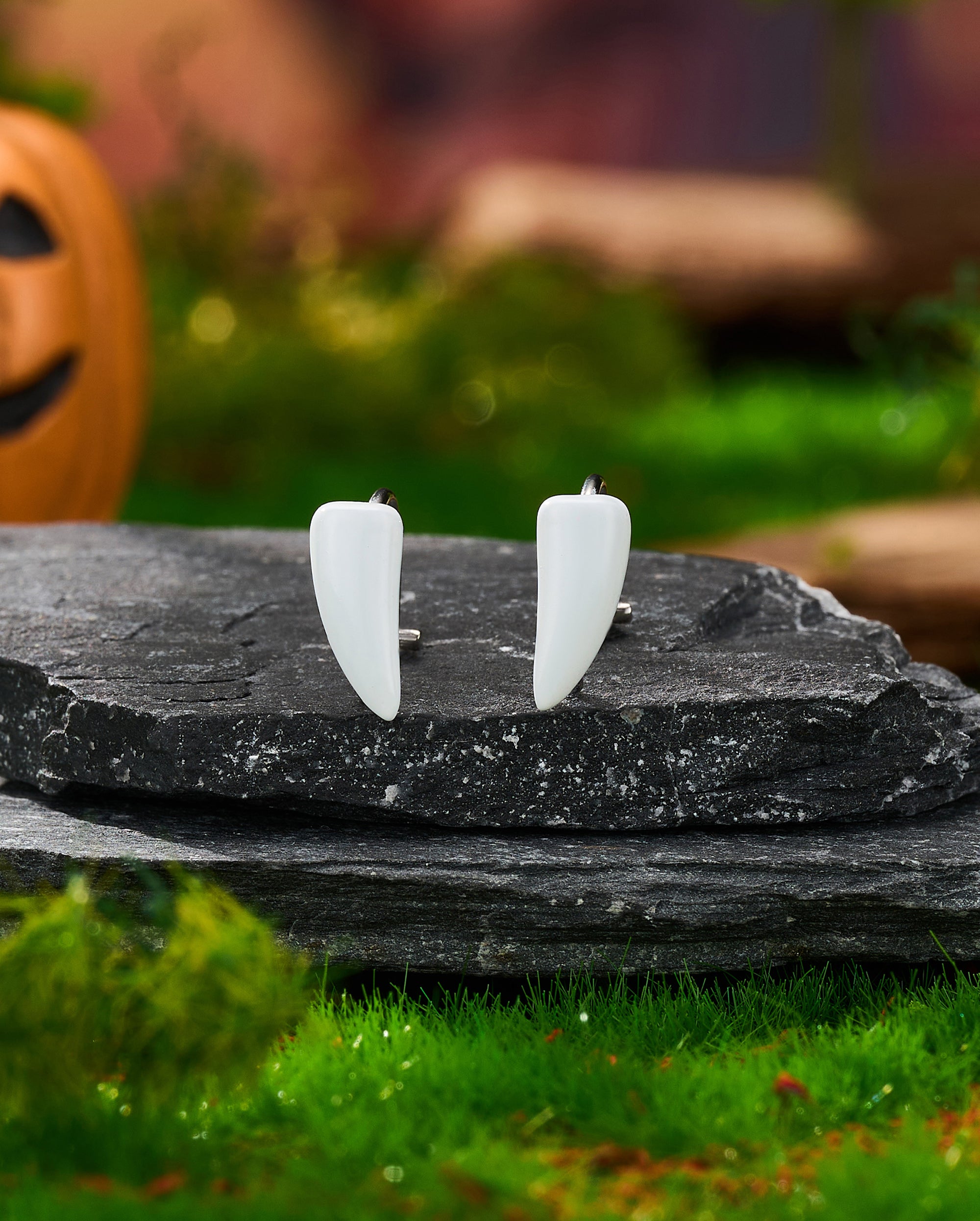 2PCS Vampire Fang Fake Lip Studs
