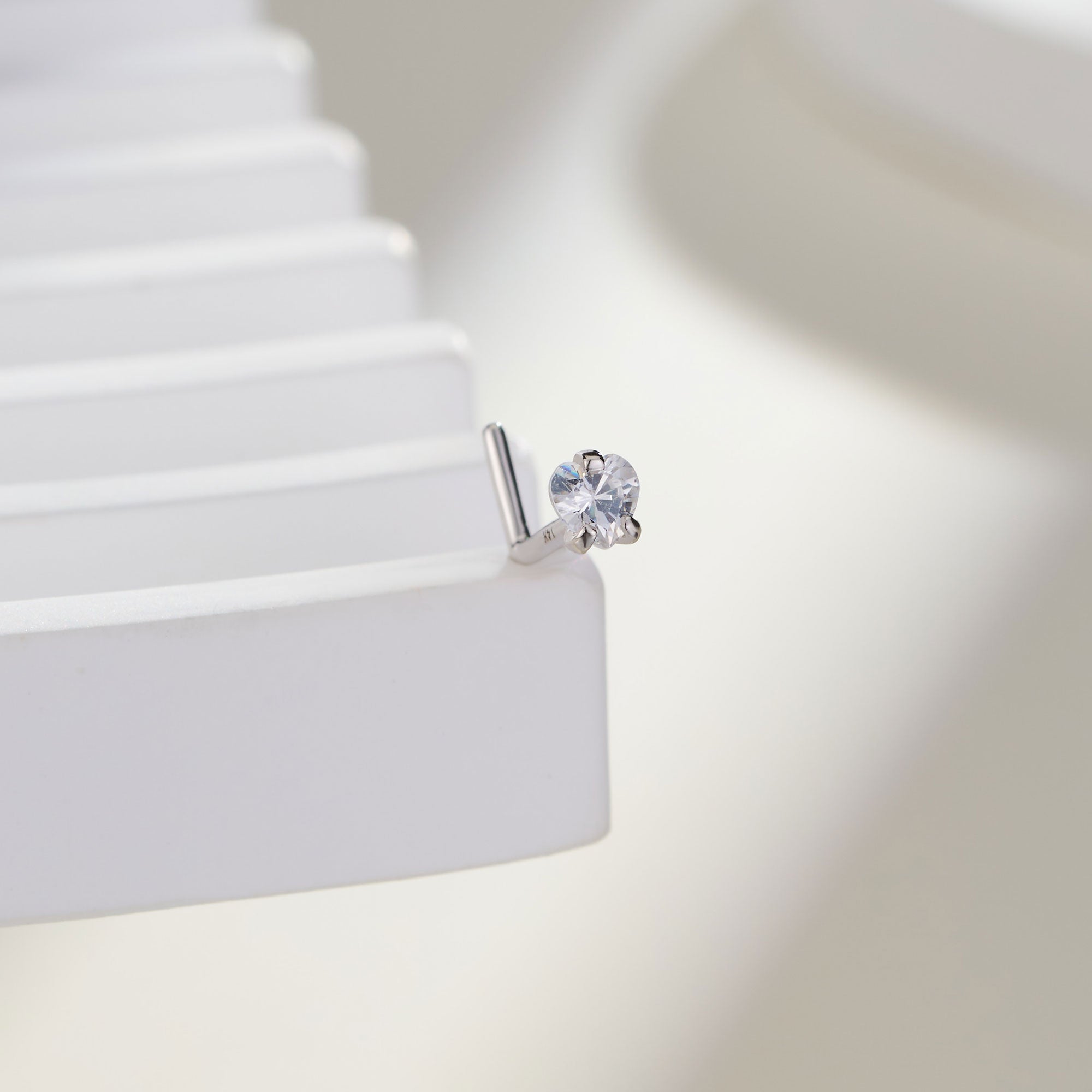 L shaped nose stud