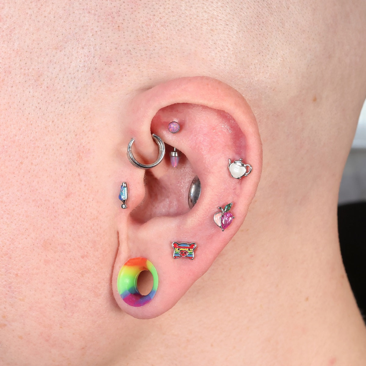 Oufer X Roly Rainbow Pig Internally Threaded Cartilage Stud